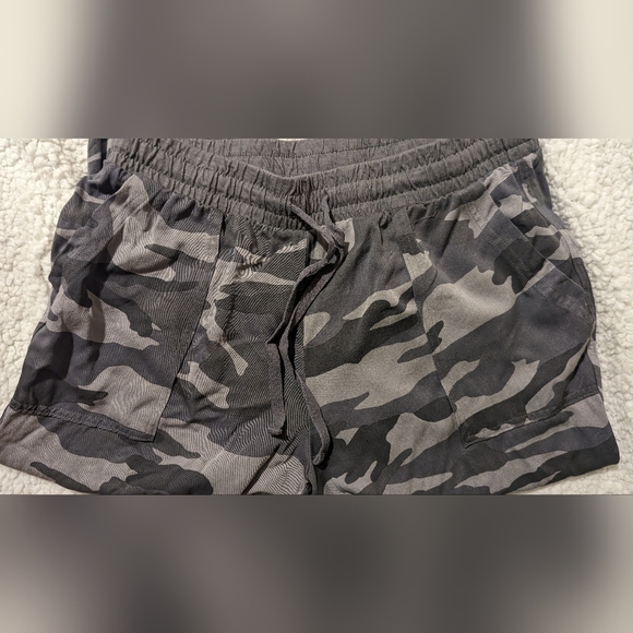 EUC Splendid grey black 100% rayon oversized cargo pockets elastic drawstring - Picture 7 of 8